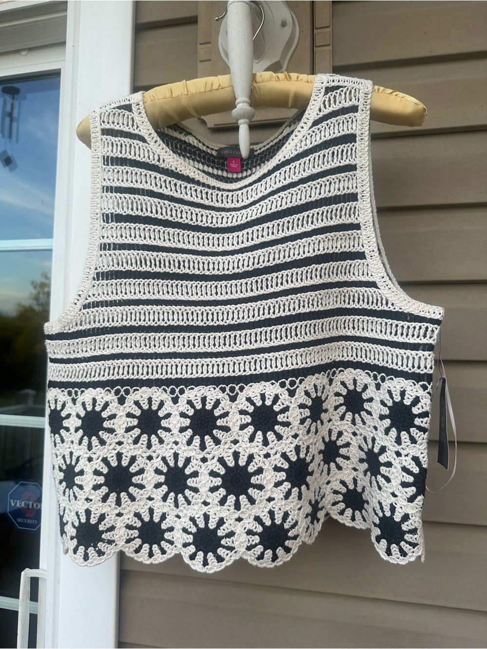 NWT! Vince Camuto Black & White Knit Crochet Large Tank Crop Top Blouse Vest